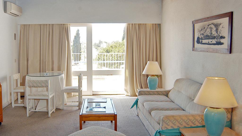 Carvoeiro Garden Hotel Ruang foto
